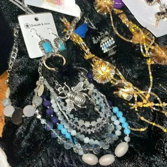 COPY - 🆕 Jewelry Mystery Bundle - Picture 7 of 16
